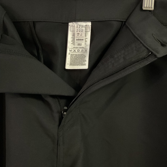 Adidas Golf shorts zipper side pocket - Picture 3 of 3